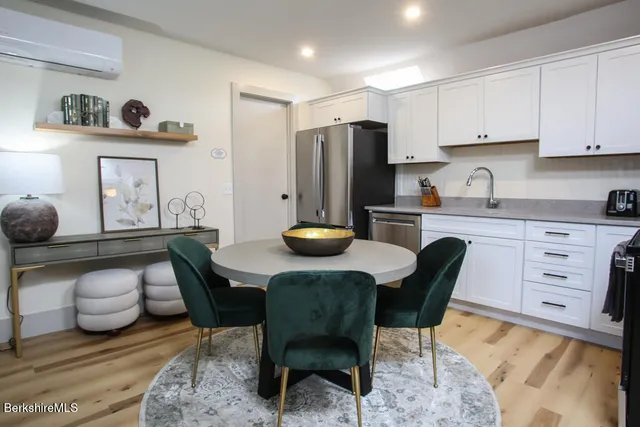 $2,250 | 44 Main Street, Unit 3, Stockbridge, MA 01262