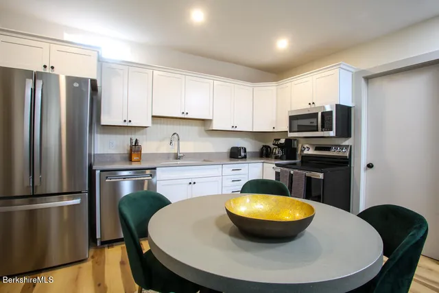 $2,250 | 44 Main Street, Unit 3, Stockbridge, MA 01262