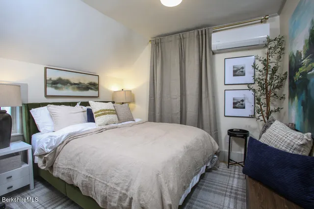 $2,250 | 44 Main Street, Unit 3, Stockbridge, MA 01262