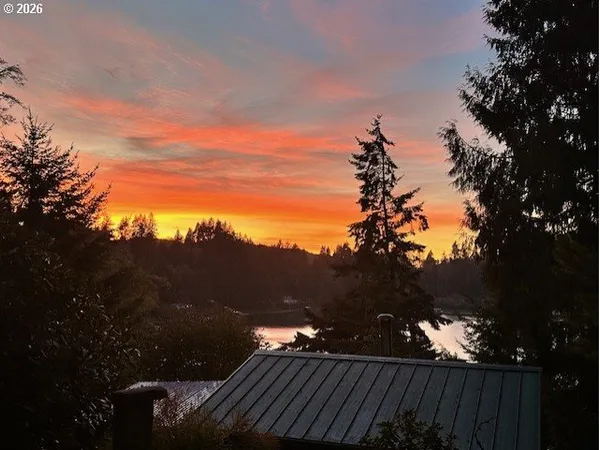 $155,000 | 3196 South Tenmile Lake, Lakeside, OR 97449