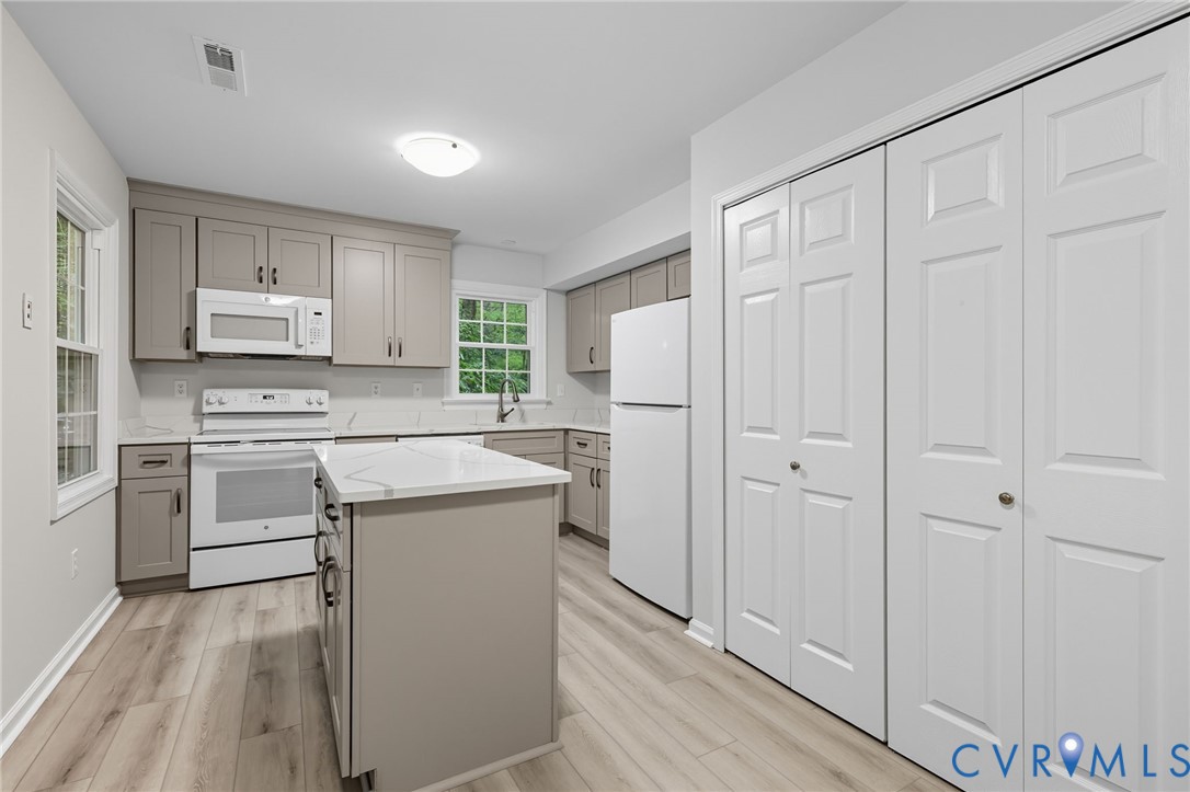 13300 Court Ridge Road Midlothian, VA 23112 - Photo 9 of 29 New quartz countertops