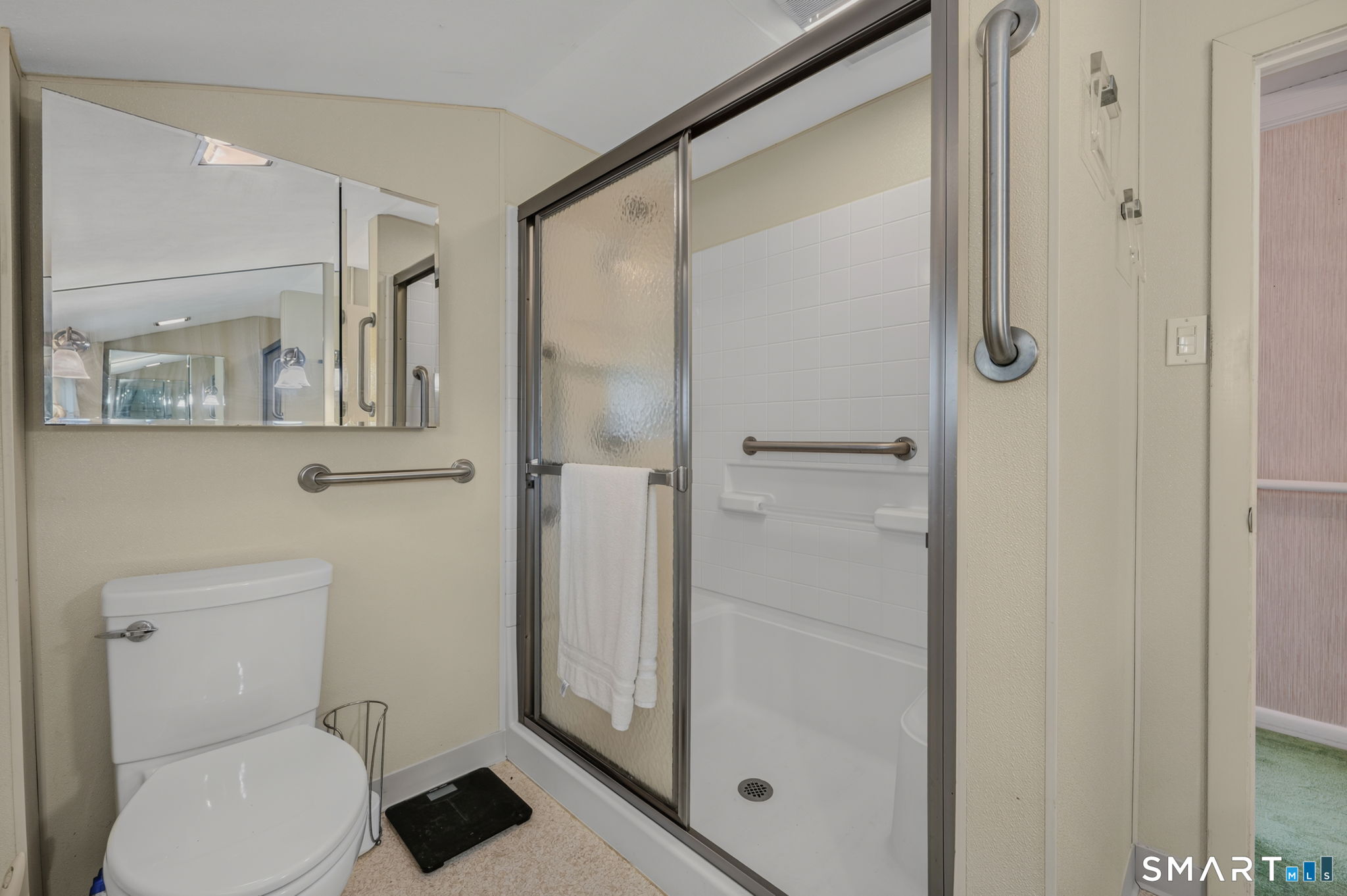 47 Shore Road Waterford, CT 06385 - Photo 24 of 35