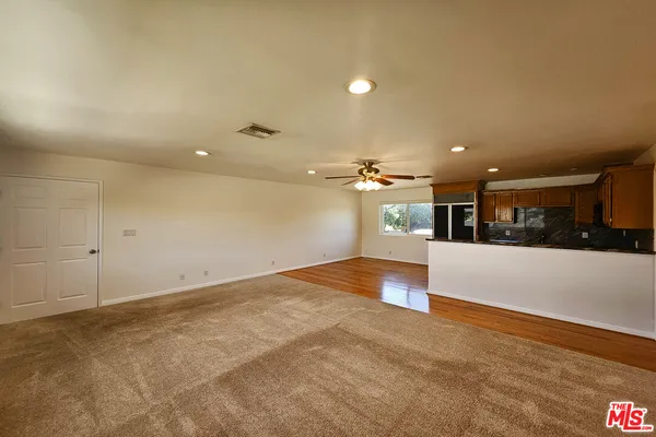 $2,700 | 22040 Wyandotte Street, Unit UPSTAIRS), Canoga Park, CA 91303