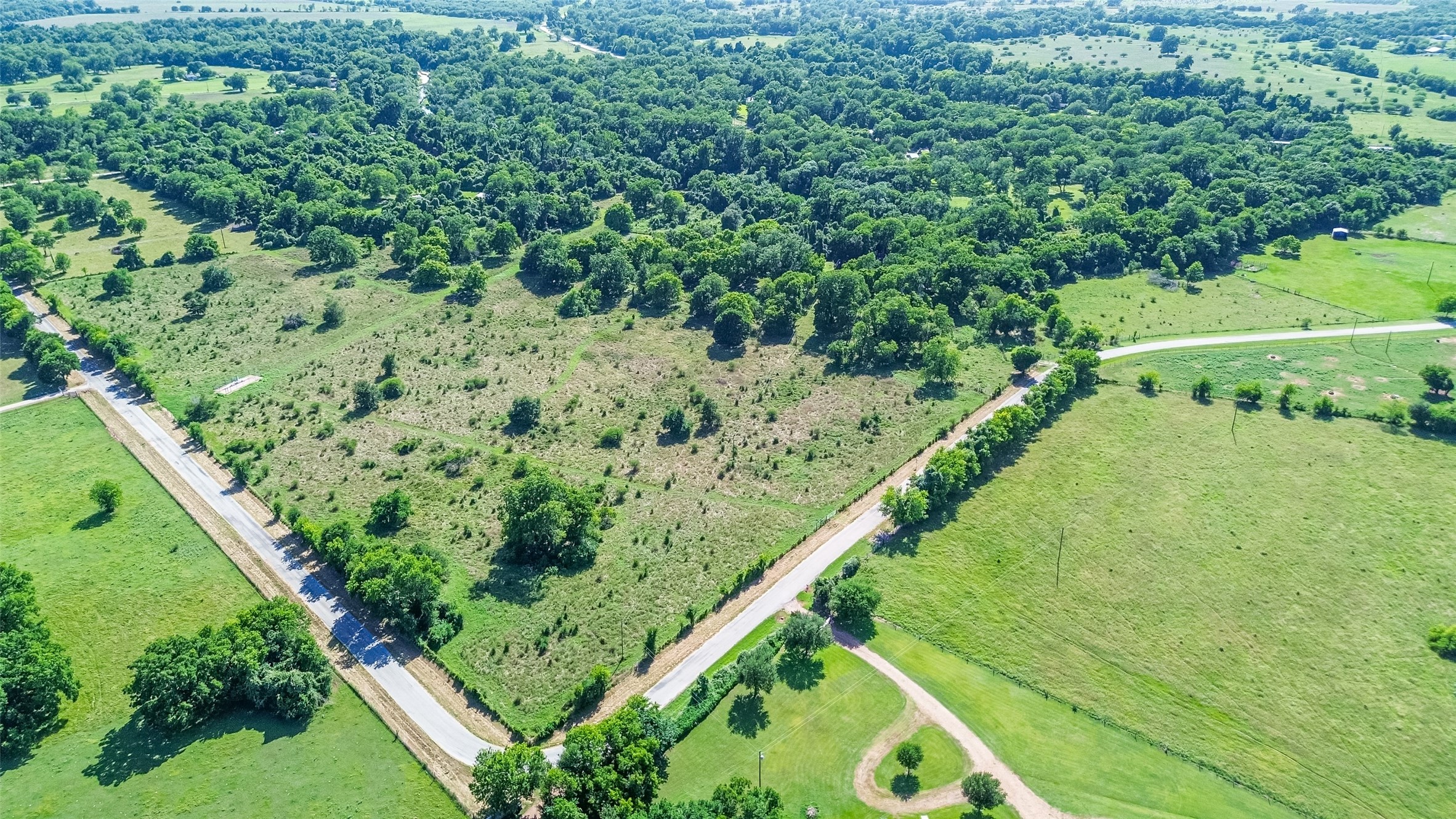 2511 Hartwell Road Brookshire, TX 77423 - Photo 33 of 40 a view of a yard with a tree