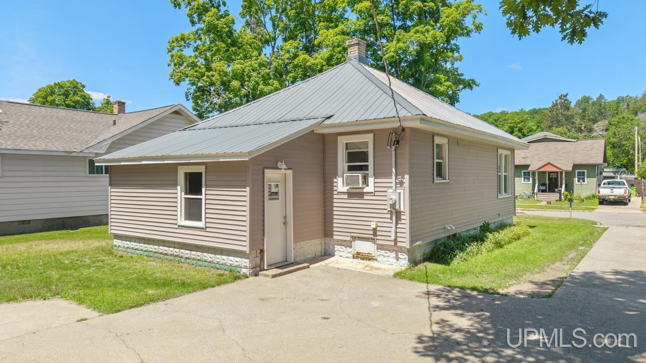 1924 Ledge Street Niagara, WI 54151 - Photo 16 of 21