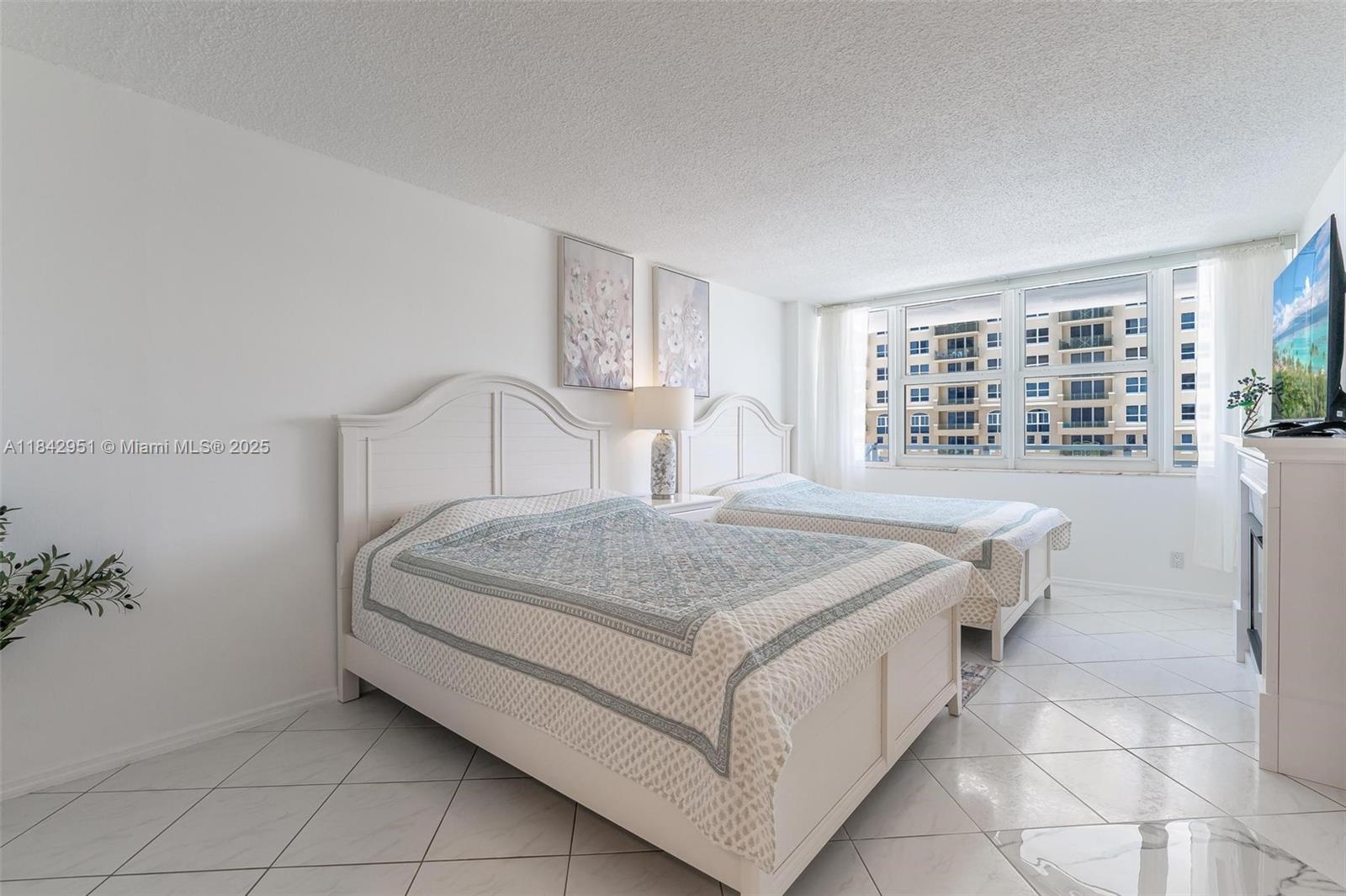Oceanside Hallandale Beach, FL 33009 - Photo 11 of 33