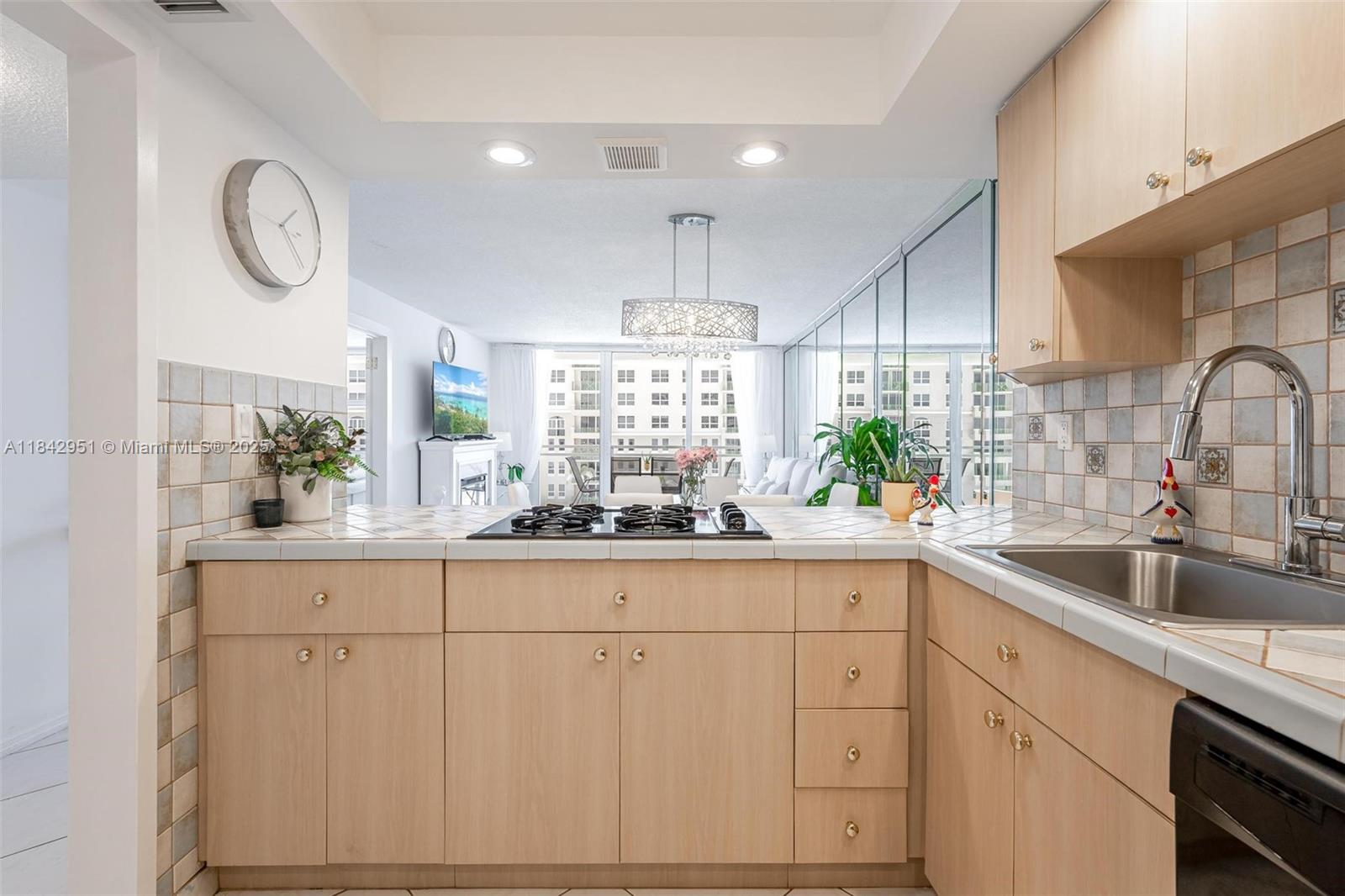 Oceanside Hallandale Beach, FL 33009 - Photo 15 of 33