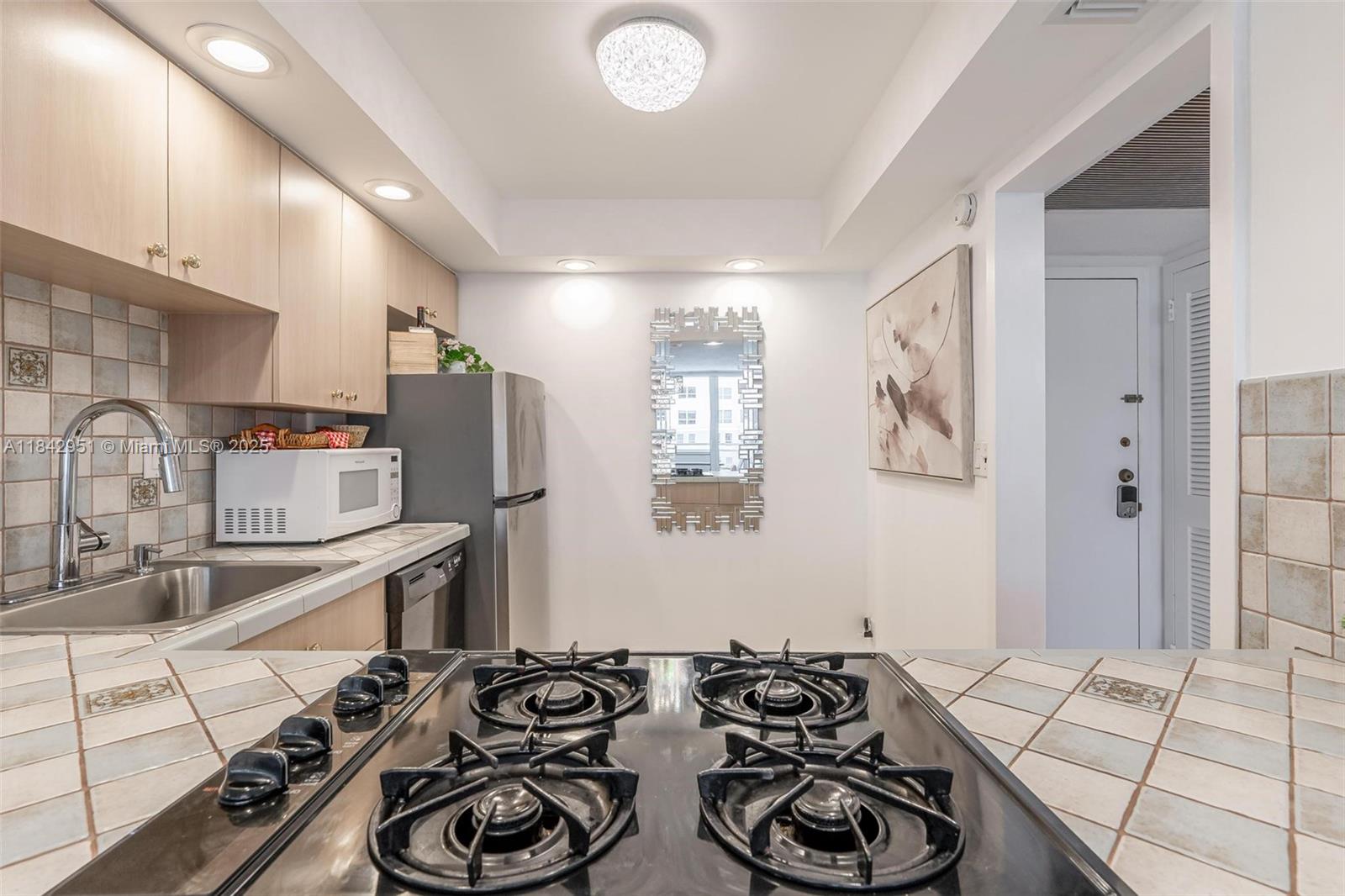 Oceanside Hallandale Beach, FL 33009 - Photo 17 of 33