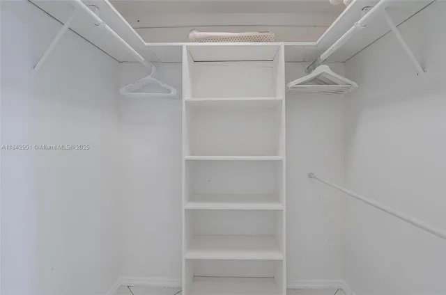 $2,500 | Oceanside, Hallandale Beach, FL 33009