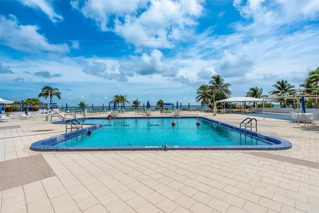 $2,500 | Oceanside, Hallandale Beach, FL 33009