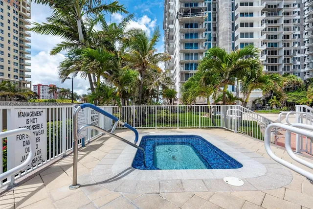 $2,500 | Oceanside, Hallandale Beach, FL 33009