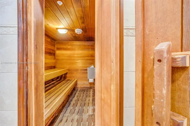 $2,500 | Oceanside, Hallandale Beach, FL 33009