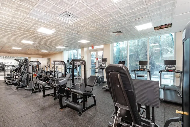 $2,500 | Oceanside, Hallandale Beach, FL 33009