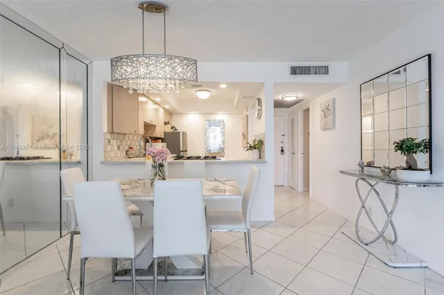 $2,500 | Oceanside, Hallandale Beach, FL 33009