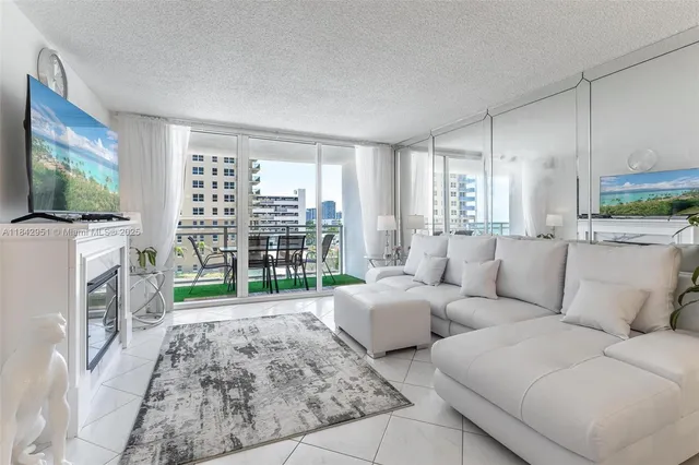 $2,500 | Oceanside, Hallandale Beach, FL 33009