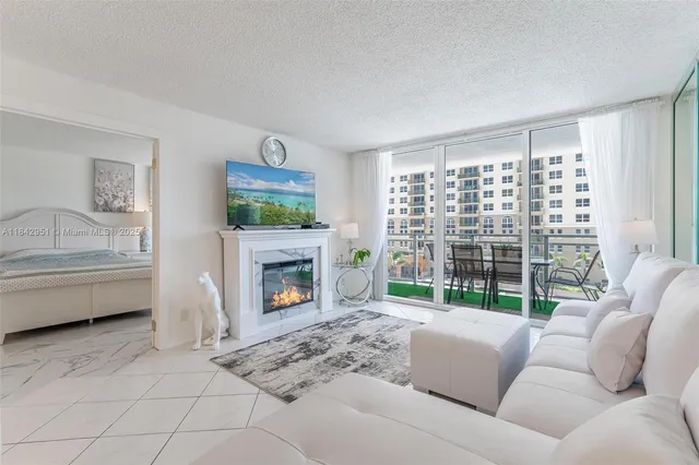 $2,500 | Oceanside, Hallandale Beach, FL 33009