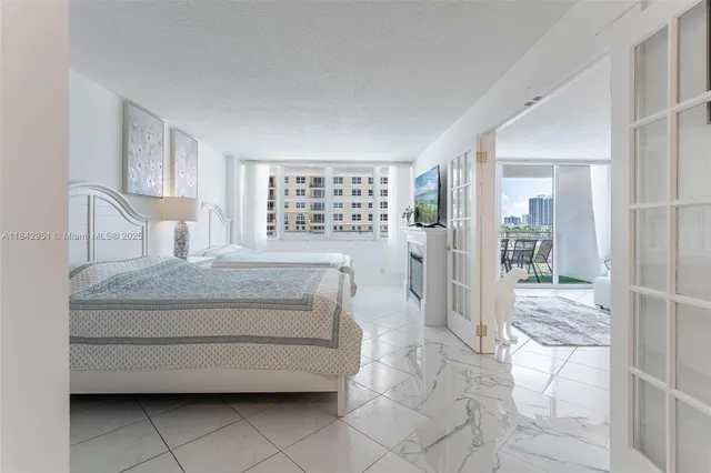 $2,500 | Oceanside, Hallandale Beach, FL 33009