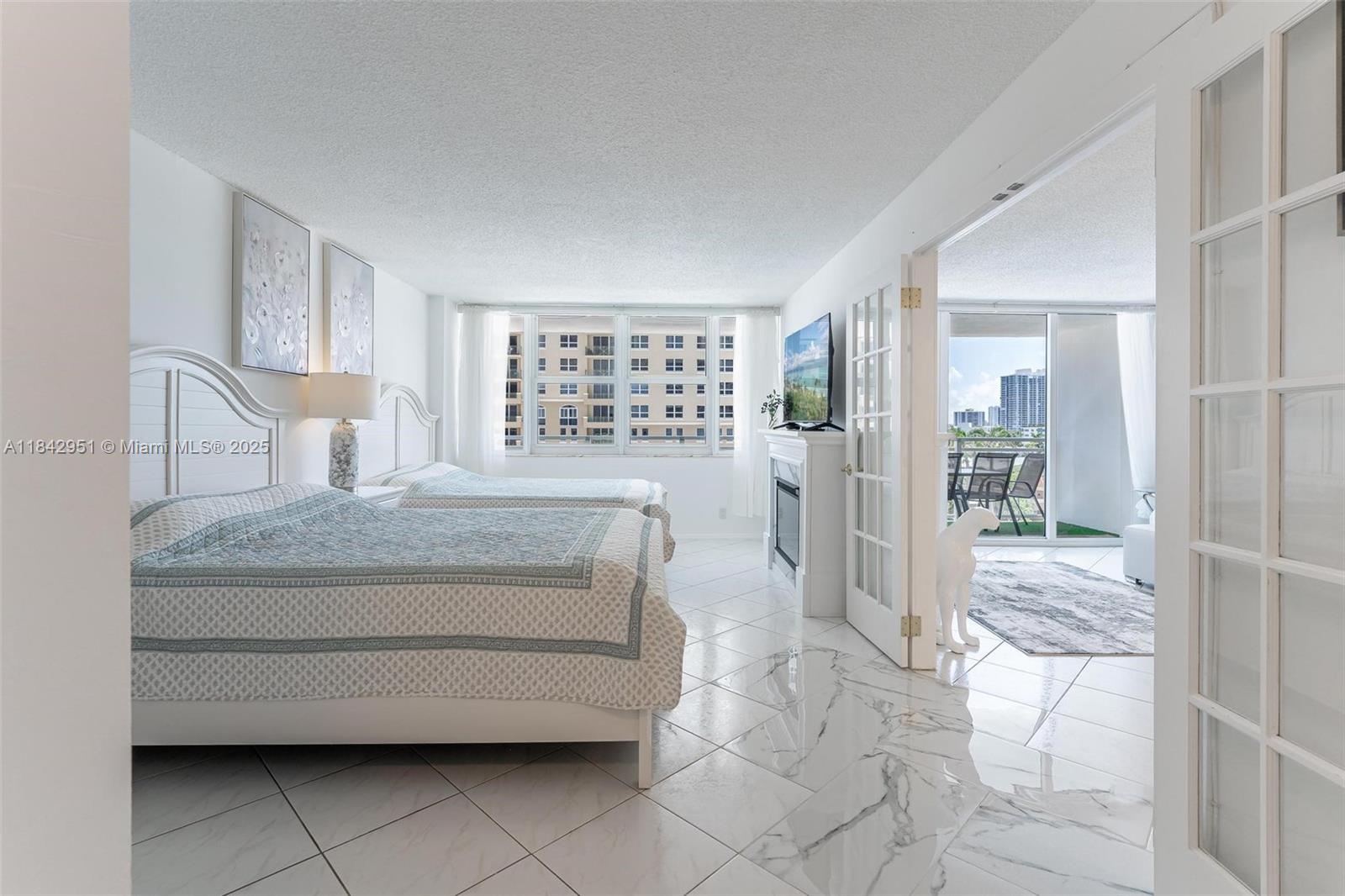 Oceanside Hallandale Beach, FL 33009 - Photo 10 of 33