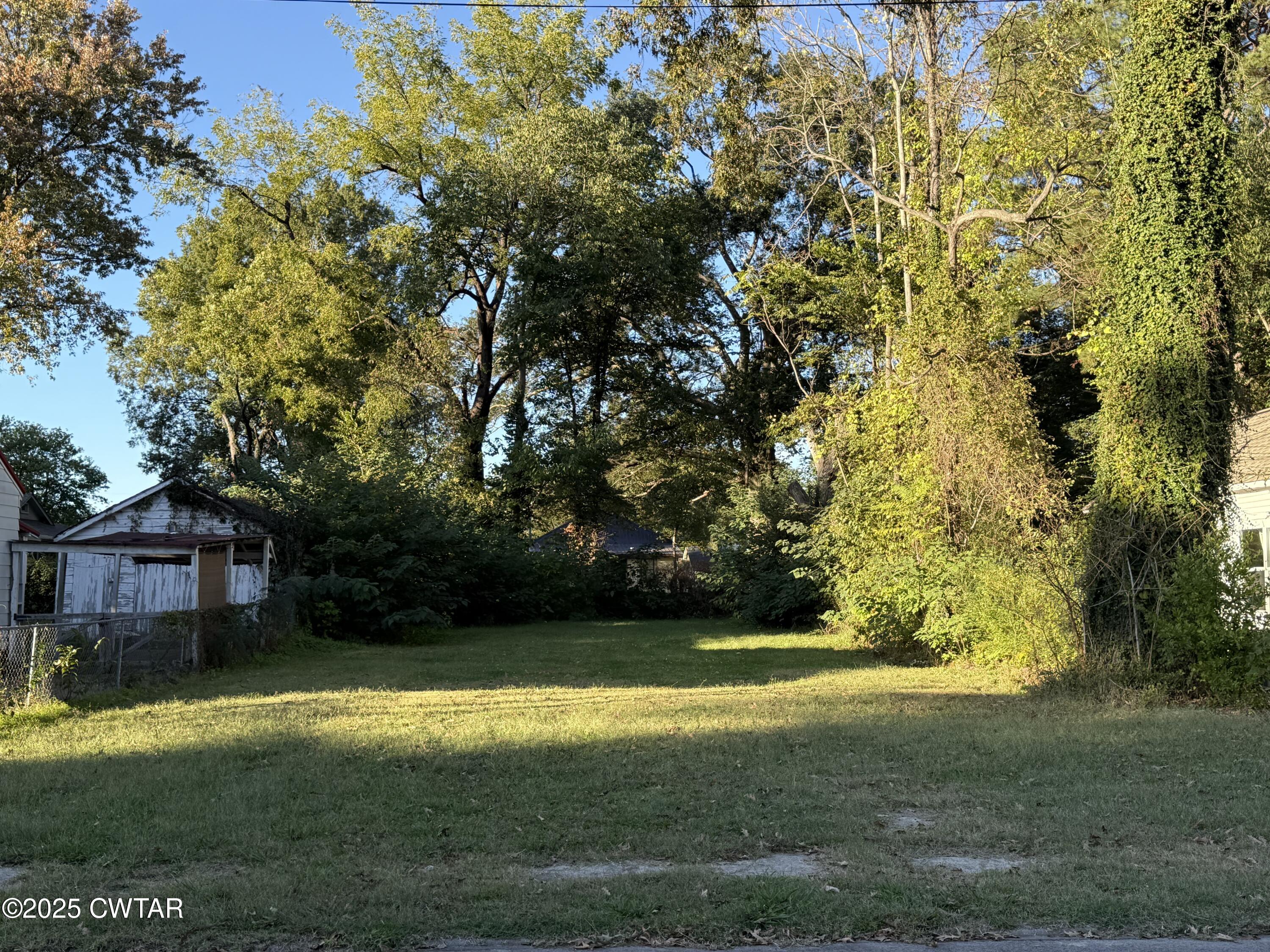 337 Linden Street Jackson, TN 38301 - Photo 1 of 4 a view of a yard in front of house