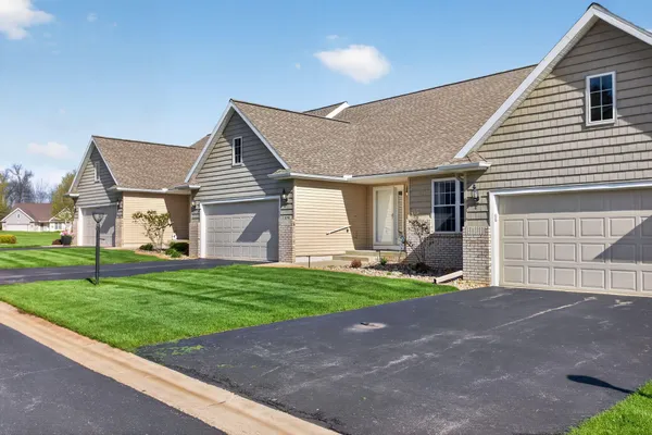 $339,900 | 3690 Terrace Hills Lane, Unit 25, Jackson, MI 49203