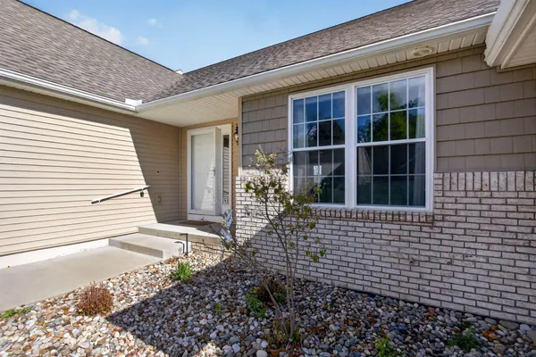 $339,900 | 3690 Terrace Hills Lane, Unit 25, Jackson, MI 49203
