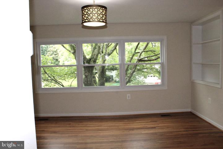14311 Fullerton Road Woodbridge, VA 22193 - Photo 2 of 29 Gallery Image 2