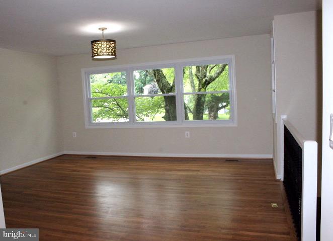 14311 Fullerton Road Woodbridge, VA 22193 - Photo 3 of 29 Gallery Image 3