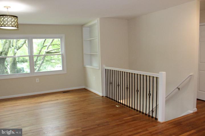 14311 Fullerton Road Woodbridge, VA 22193 - Photo 4 of 29 Gallery Image 4