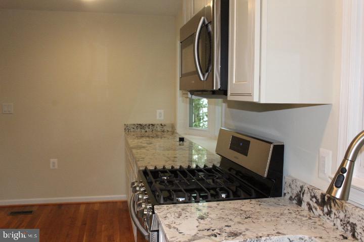 14311 Fullerton Road Woodbridge, VA 22193 - Photo 8 of 29 Gallery Image 8