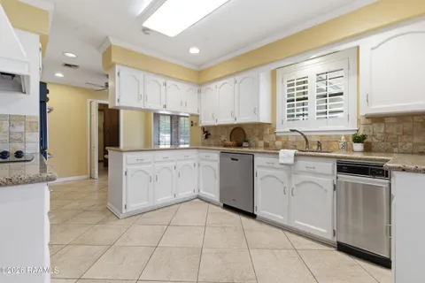 $525,000 | 542 Robert Lee Circle, Lafayette, LA 70506