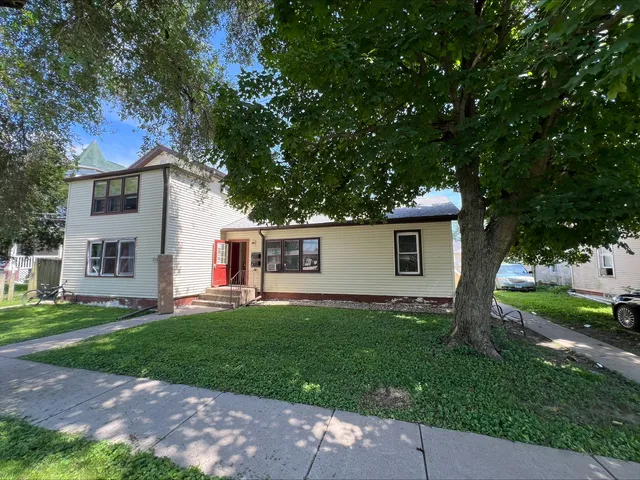 $625,000 | 211 West Broadway, Monmouth, IL 61462