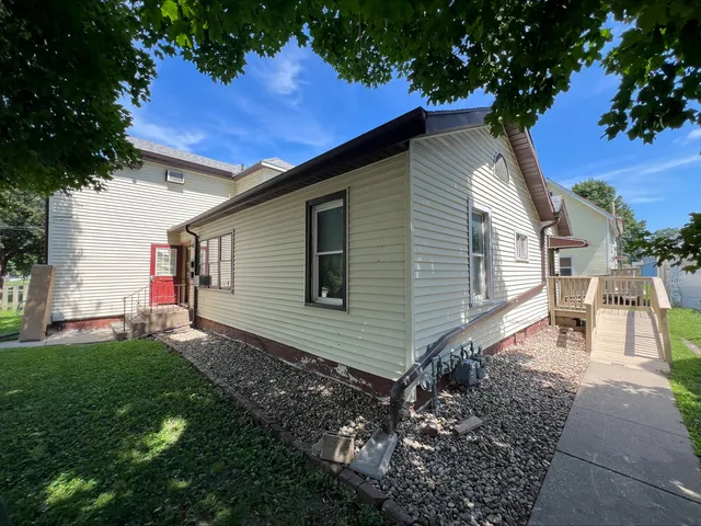 $625,000 | 211 West Broadway, Monmouth, IL 61462