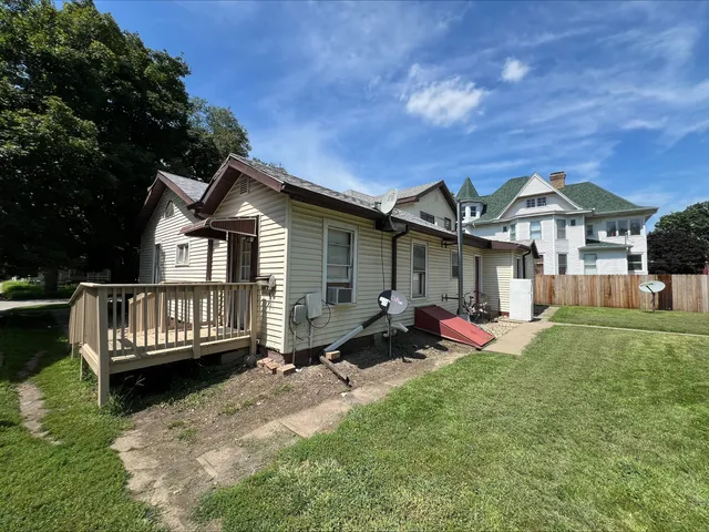 $625,000 | 211 West Broadway, Monmouth, IL 61462