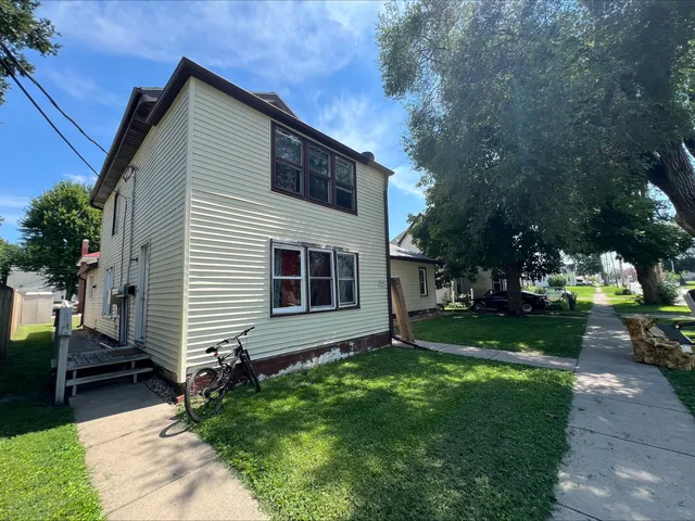 $625,000 | 211 West Broadway, Monmouth, IL 61462