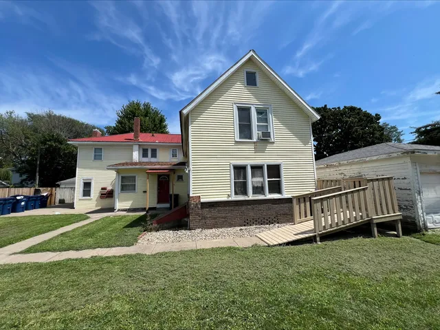 $625,000 | 211 West Broadway, Monmouth, IL 61462