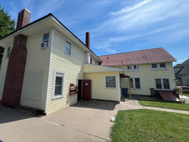 $625,000 | 211 West Broadway, Monmouth, IL 61462