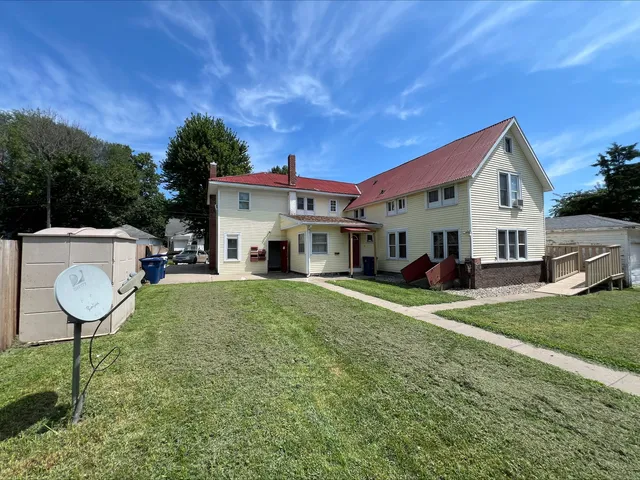 $625,000 | 211 West Broadway, Monmouth, IL 61462