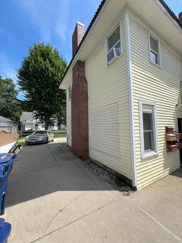 $625,000 | 211 West Broadway, Monmouth, IL 61462