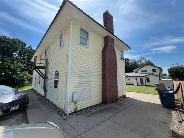 $625,000 | 211 West Broadway, Monmouth, IL 61462