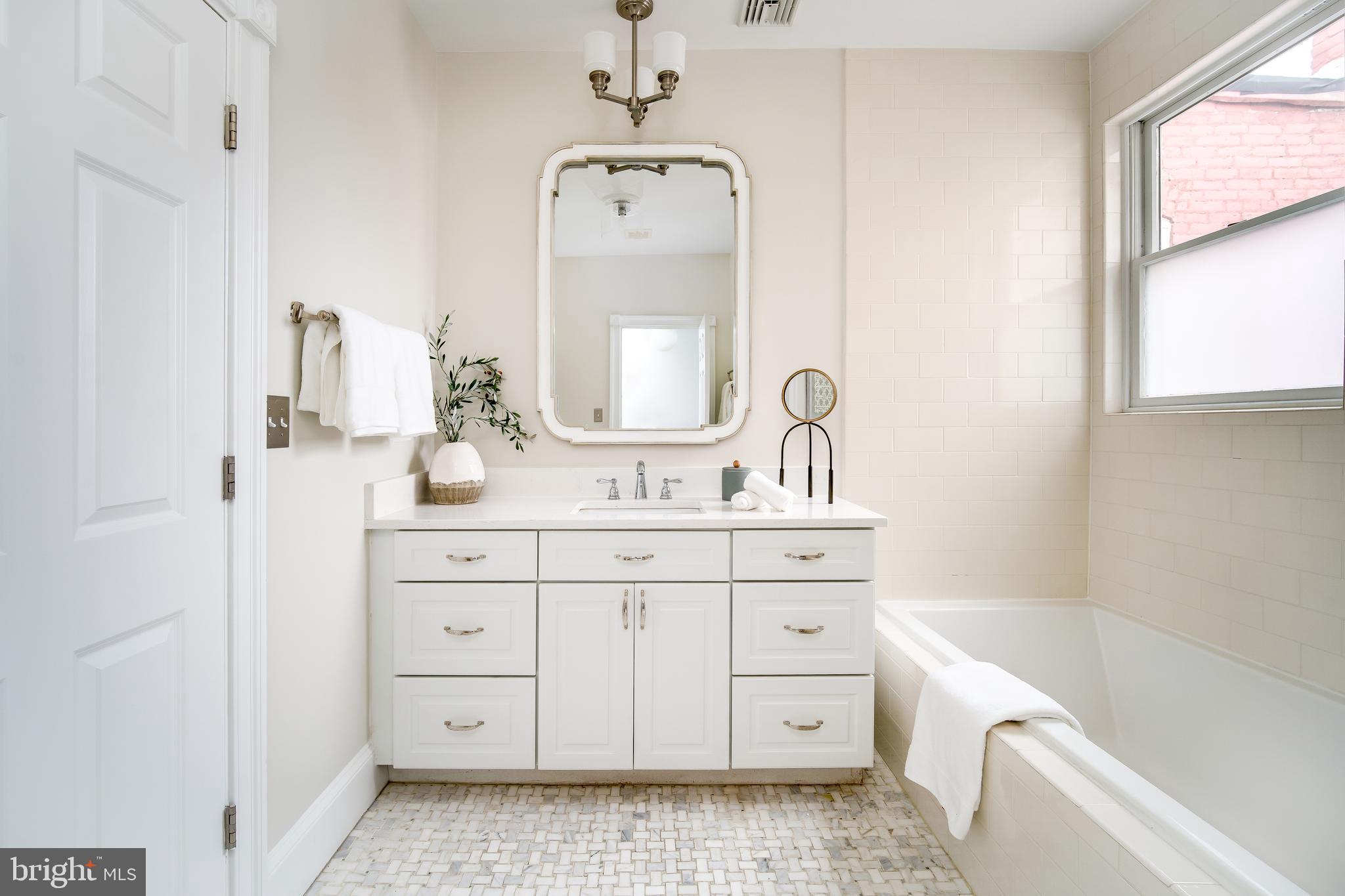 39 S Street Northwest Washington, DC 20001 - Photo 29 of 54 Primary Bath