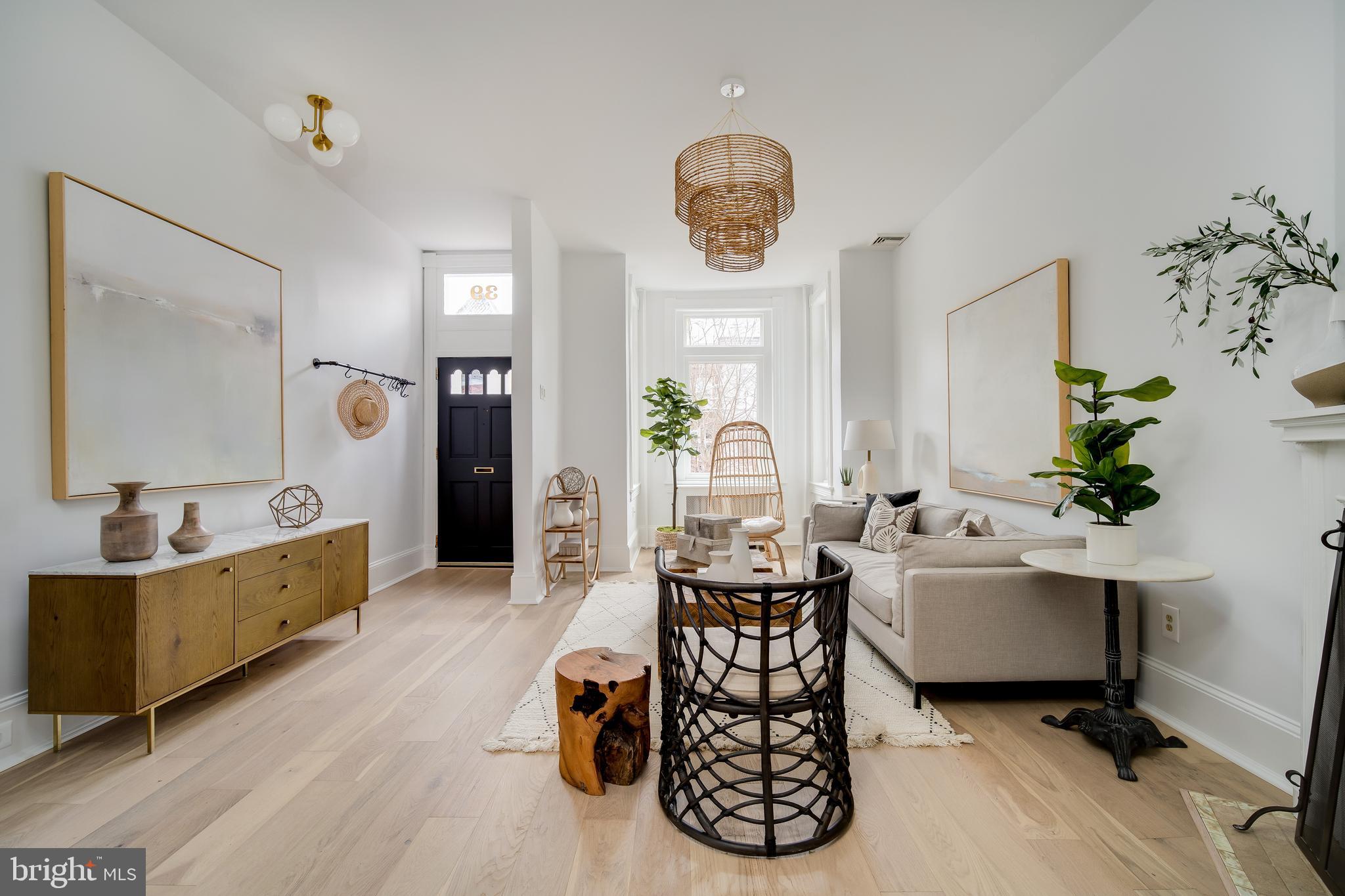 39 S Street Northwest Washington, DC 20001 - Photo 3 of 54 Living Room & Entry w South-Facing Bayfront