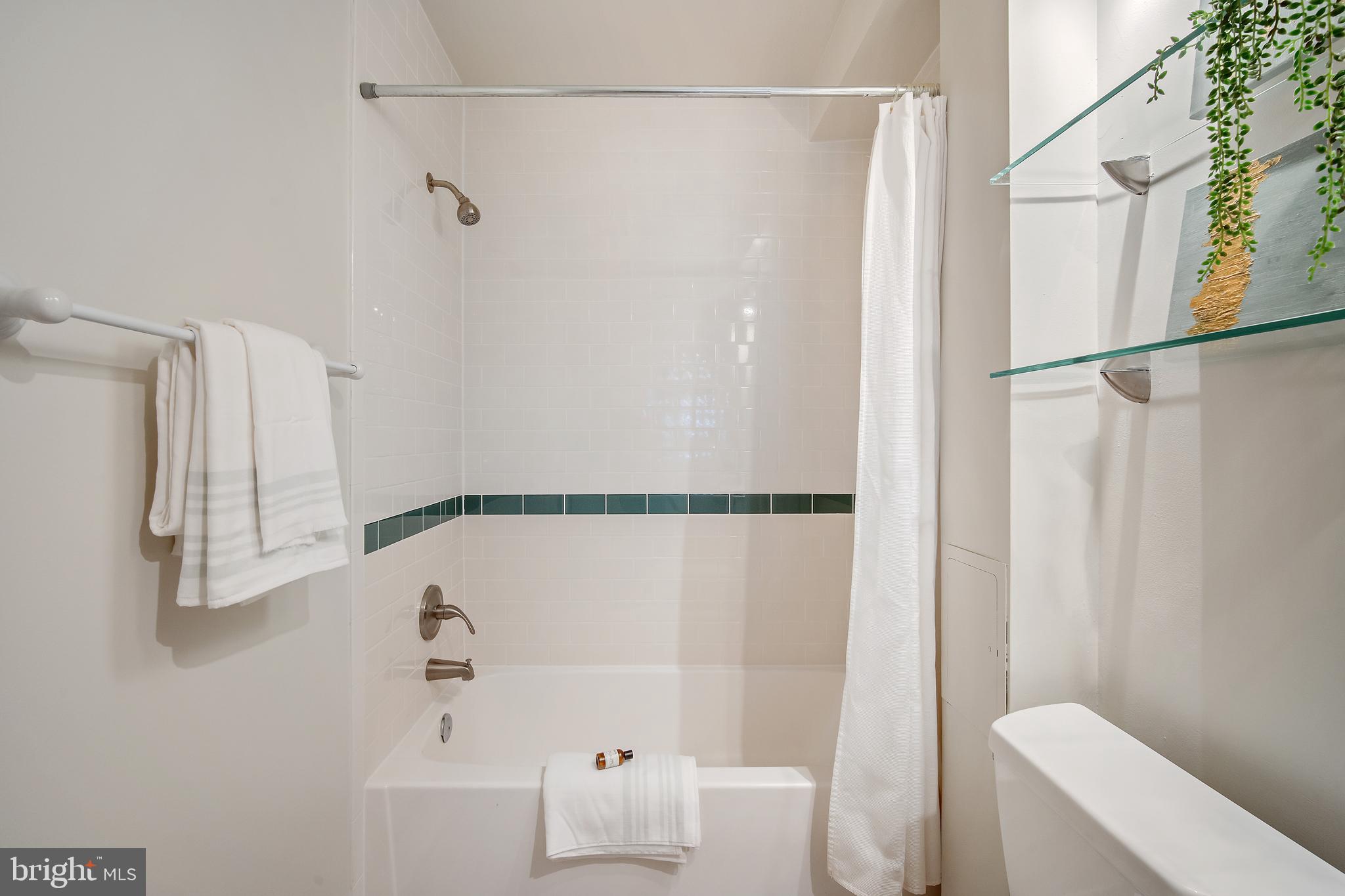 39 S Street Northwest Washington, DC 20001 - Photo 49 of 54 Lower Unit Bath w Tub/Shower and Subway Tile