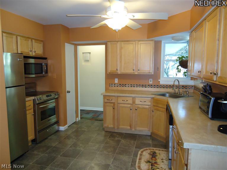 1372 Ford Road Lyndhurst, OH 44124 - Photo 6 of 16