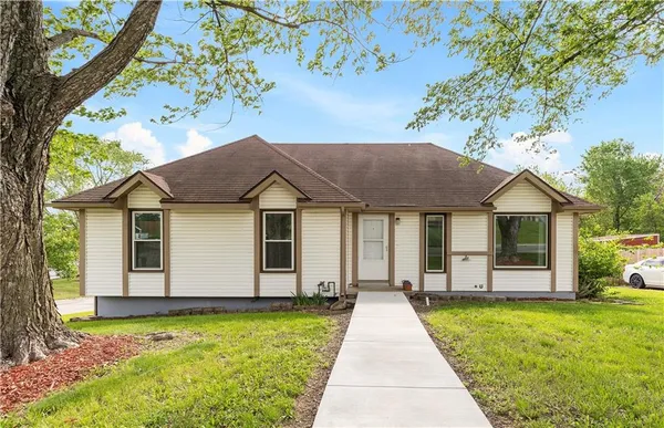 $260,000 | 900 Summit Road, Knob Noster, MO 65336