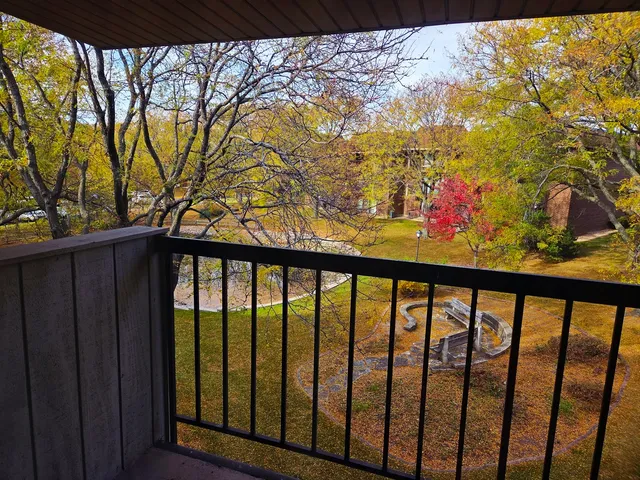 $2,200 | 150 Fountainview Lane, Unit 3B, Lombard, IL 60148