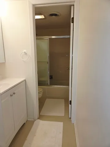 $2,200 | 150 Fountainview Lane, Unit 3B, Lombard, IL 60148