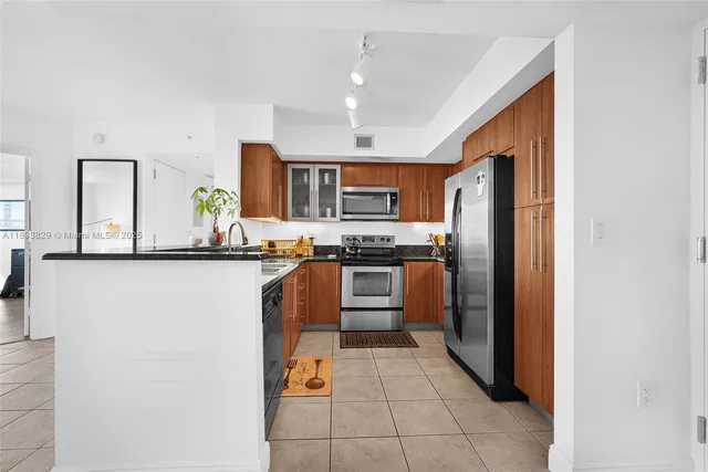 $484,999 | 3232 Southwest 22nd Terrace, Unit 1703, Miami, FL 33145