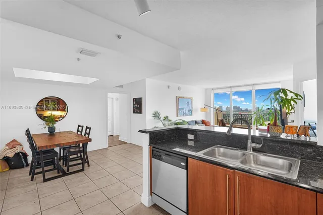 $484,999 | 3232 Southwest 22nd Terrace, Unit 1703, Miami, FL 33145