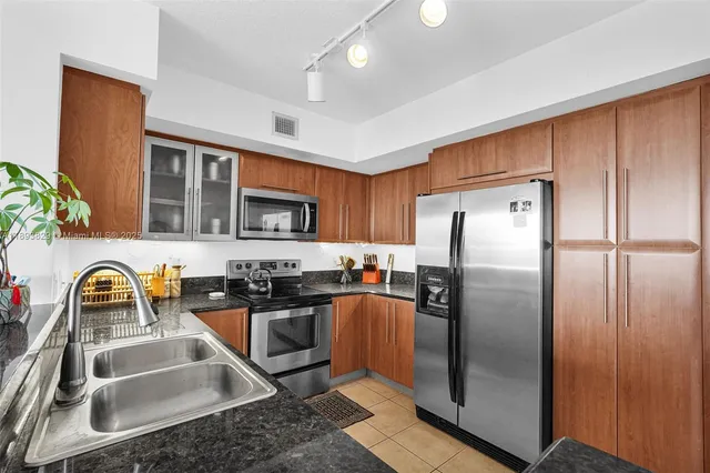 $484,999 | 3232 Southwest 22nd Terrace, Unit 1703, Miami, FL 33145