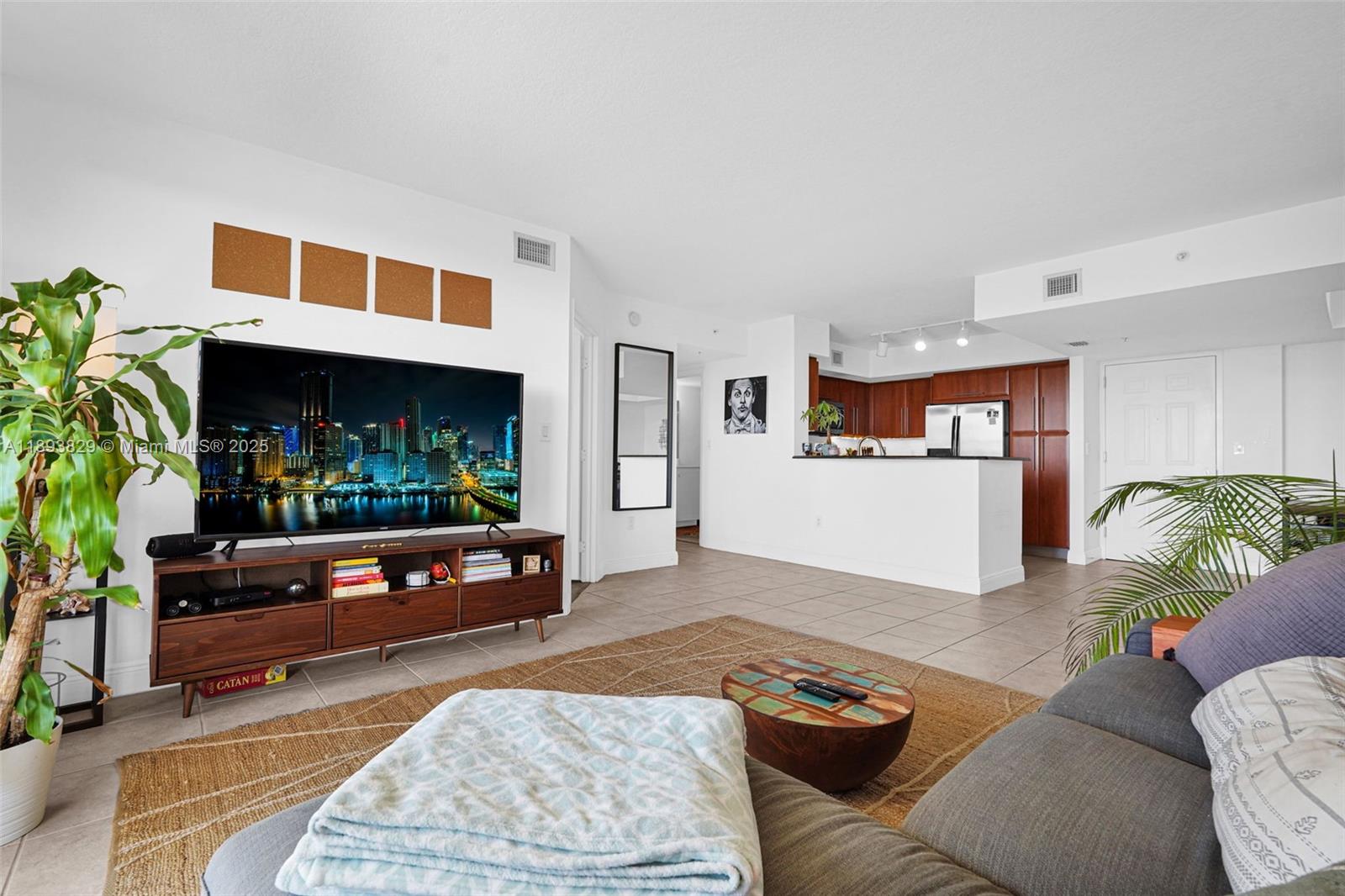 3232 Southwest 22nd Terrace, Unit 1703 Miami, FL 33145 - Photo 33 of 70